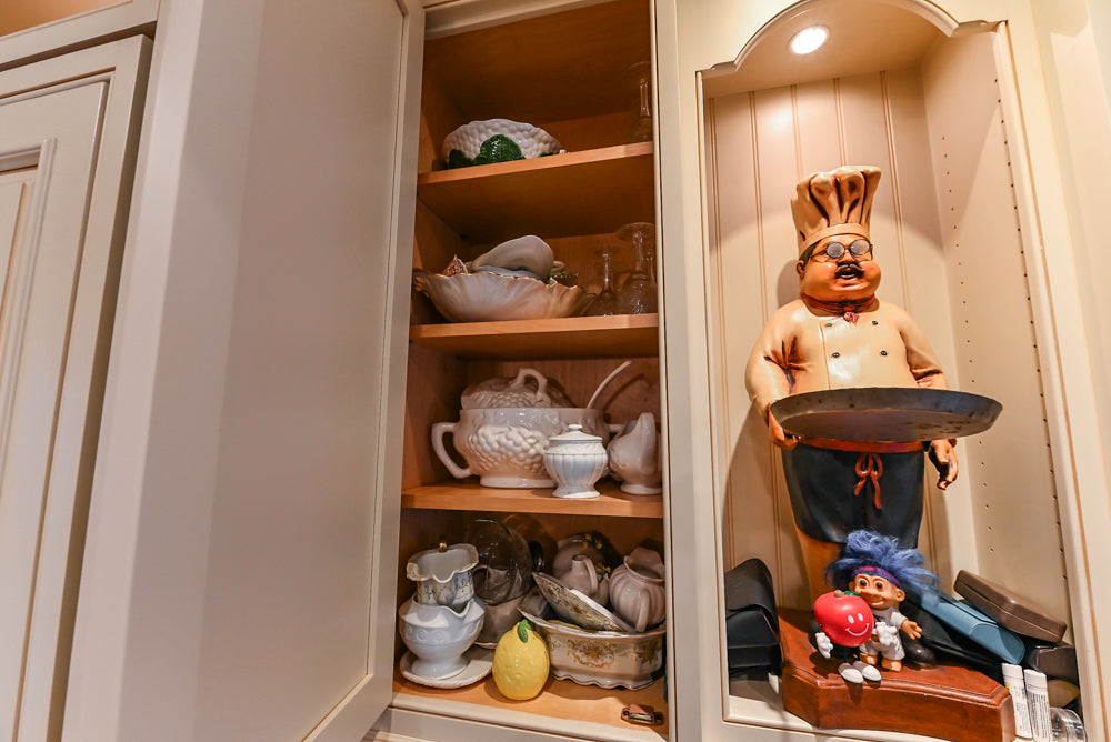 Form LTD Traditional Cream Kitchen with Island, Granite Countertops & Appliances