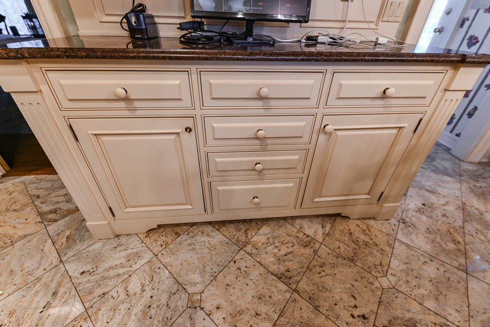 Form LTD Traditional Cream Kitchen with Island, Granite Countertops & Appliances