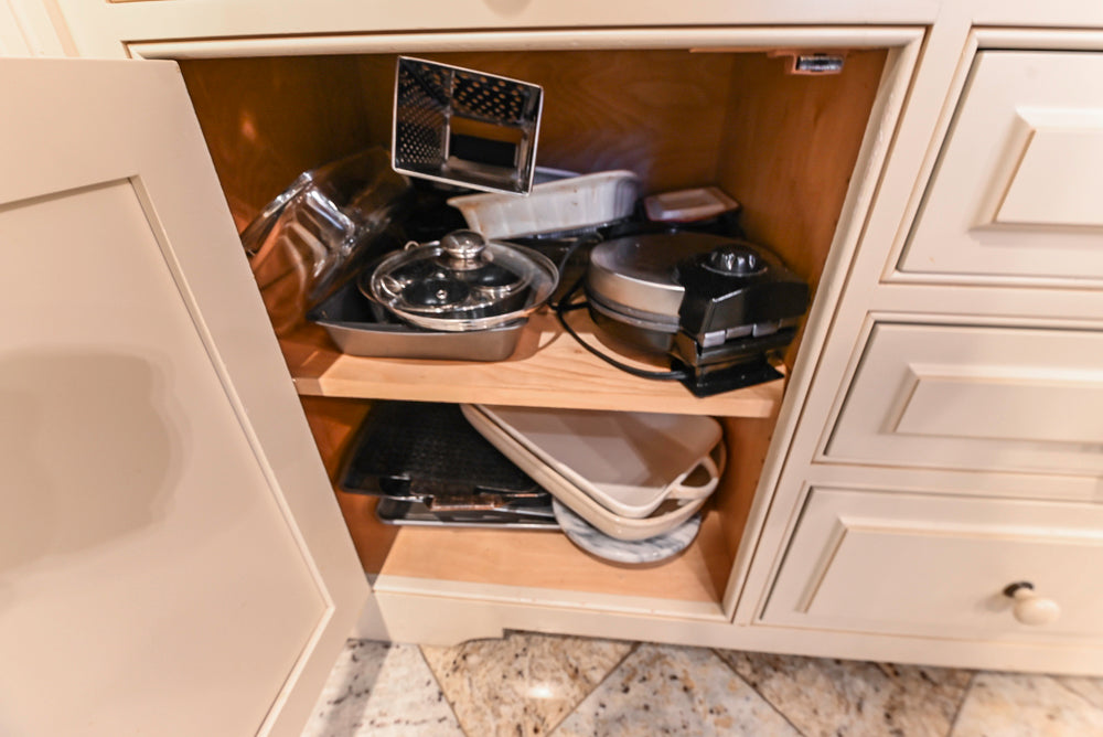 Form LTD Traditional Cream Kitchen with Island, Granite Countertops & Appliances