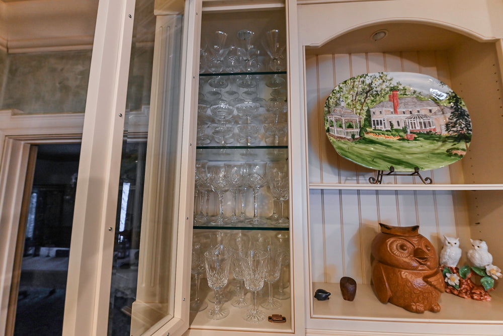 Form LTD Traditional Cream Kitchen with Island, Granite Countertops & Appliances