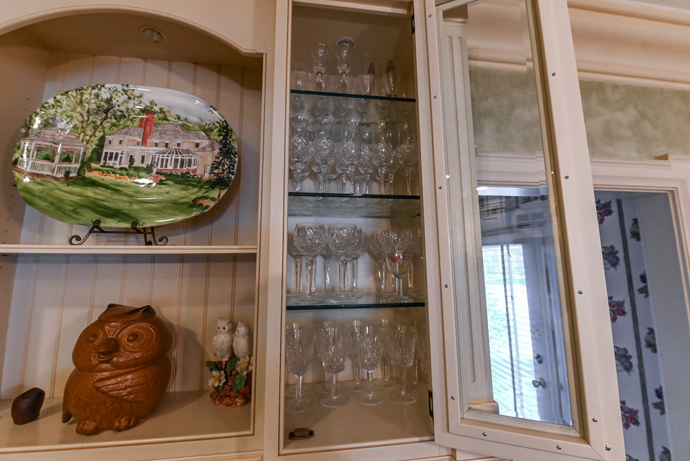 Form LTD Traditional Cream Kitchen with Island, Granite Countertops & Appliances