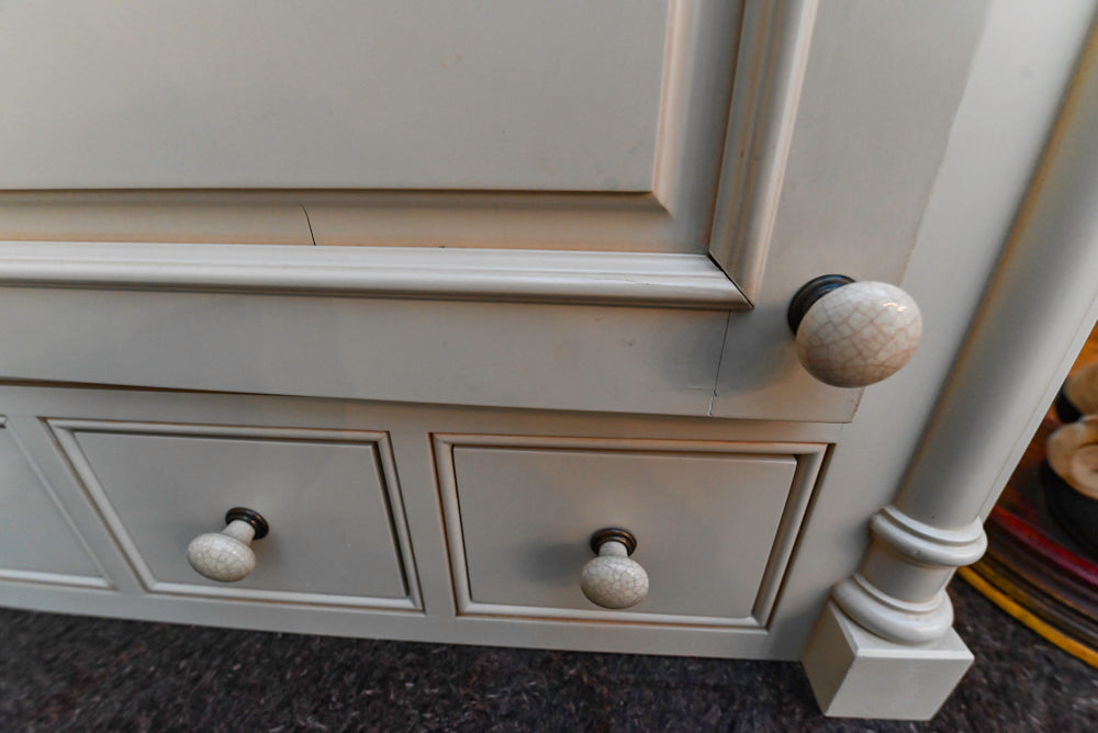 Form LTD Traditional Complete White Cream Wet Bar with Granite Countertops