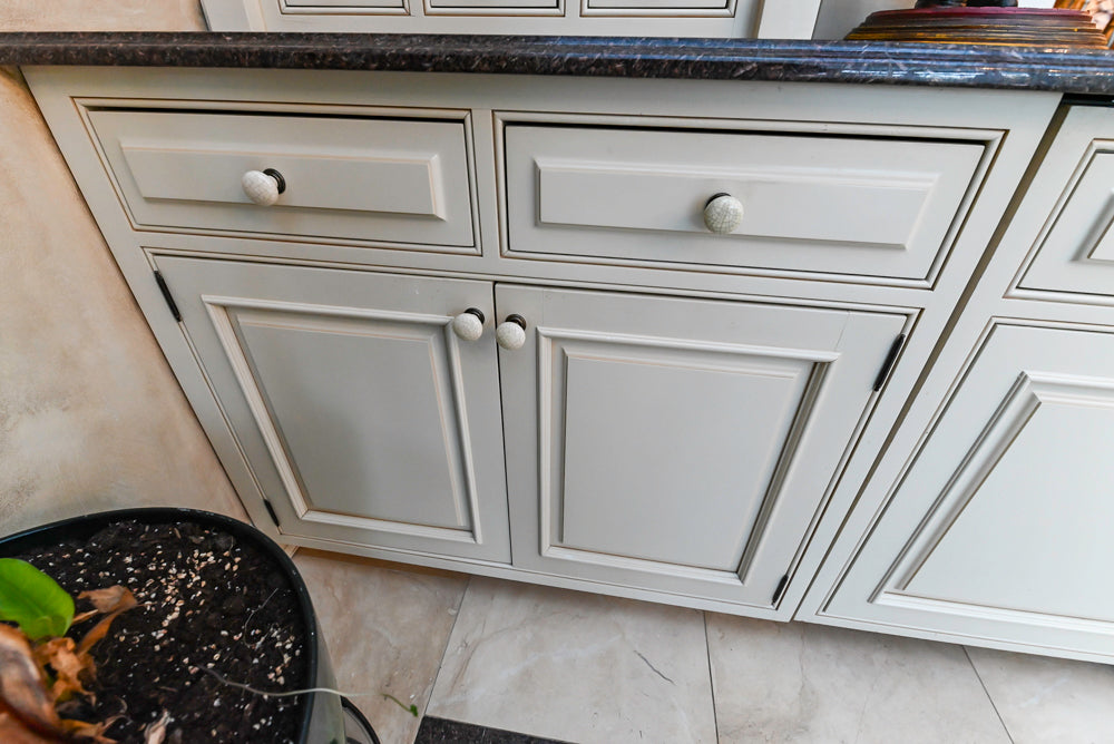 Form LTD Traditional Complete White Cream Wet Bar with Granite Countertops
