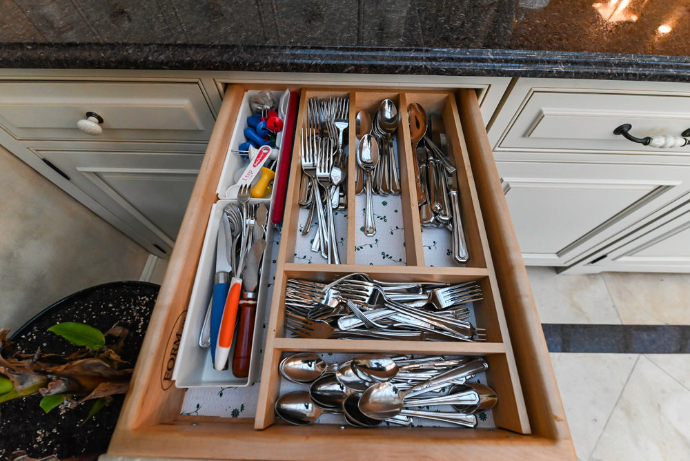 Form LTD Traditional Complete White Cream Wet Bar with Granite Countertops