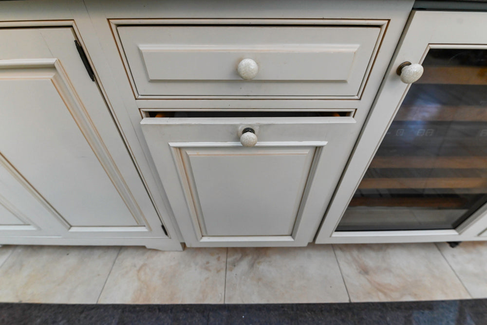 Form LTD Traditional Complete White Cream Wet Bar with Granite Countertops