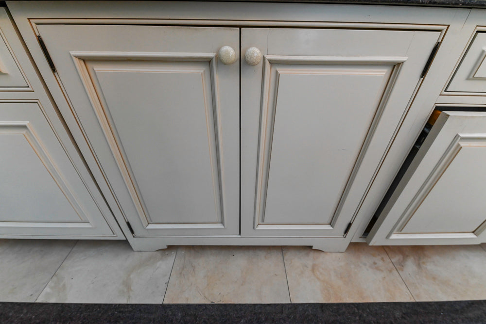 Form LTD Traditional Complete White Cream Wet Bar with Granite Countertops