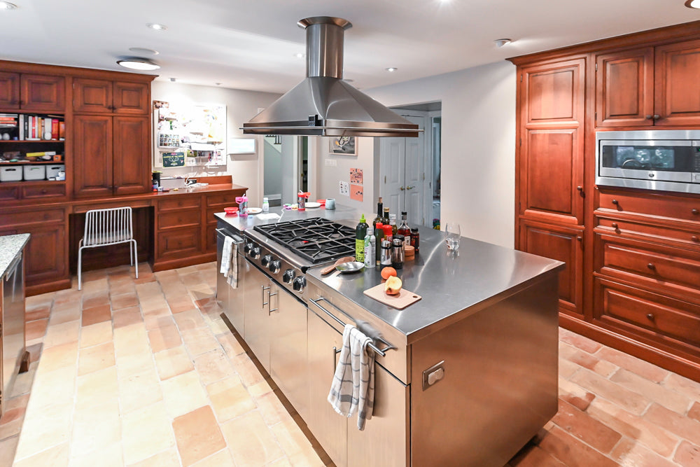 Premier Traditional Kitchen with Stainless Steel Island, Desk Area & Appliances