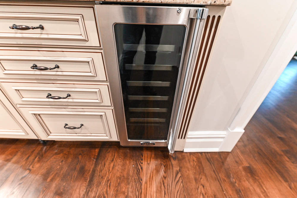 Kitchen Craft Traditional White Kitchen with Island, Granite Countertops & Appliances