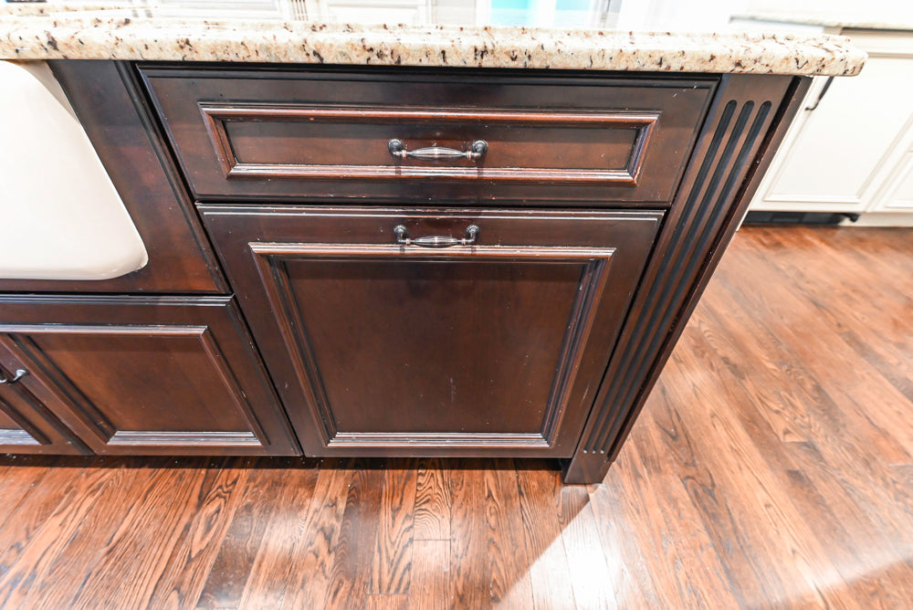 Kitchen Craft Traditional White Kitchen with Island, Granite Countertops & Appliances