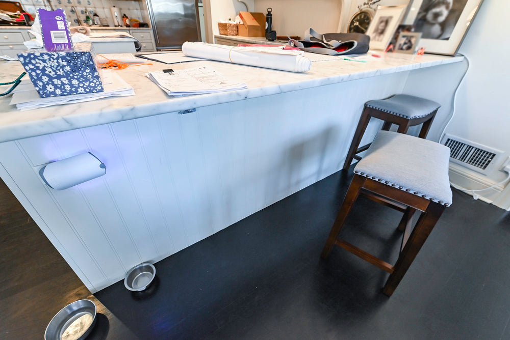 Heritage Traditional Creamy White Kitchen with Island, Marble Countertops and Appliances