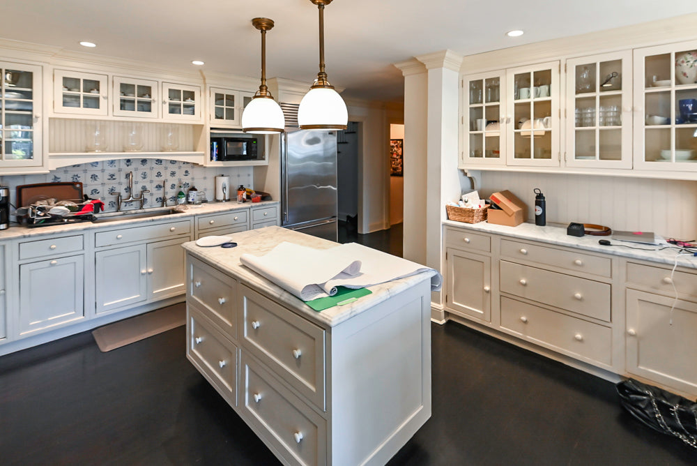 Heritage Traditional Creamy White Kitchen with Island, Marble Countertops and Appliances