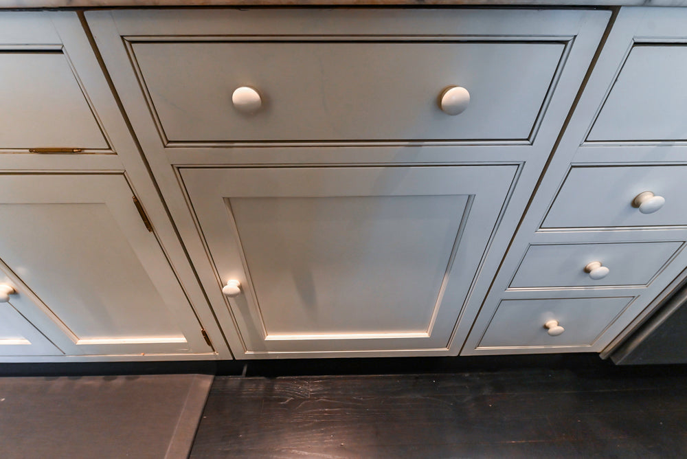 Heritage Traditional Creamy White Kitchen with Island, Marble Countertops and Appliances