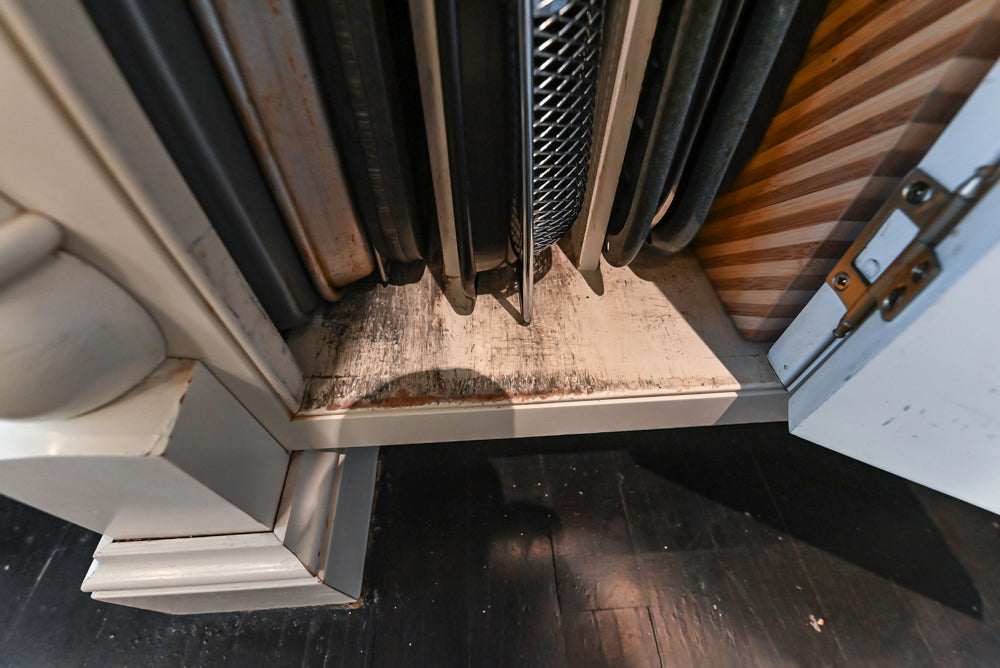 Heritage Traditional Creamy White Kitchen with Island, Marble Countertops and Appliances
