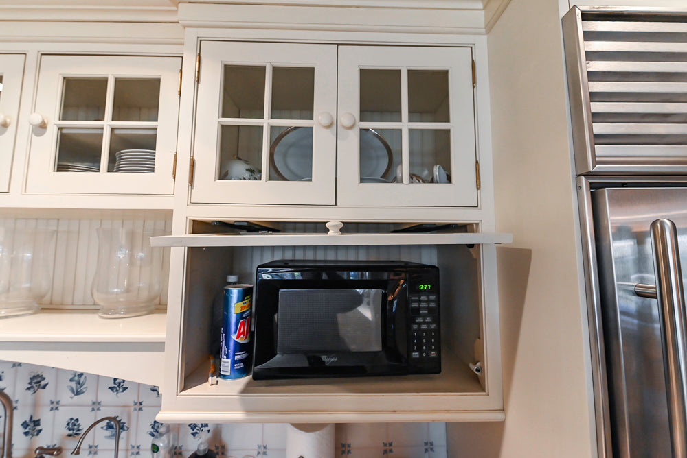 Heritage Traditional Creamy White Kitchen with Island, Marble Countertops and Appliances