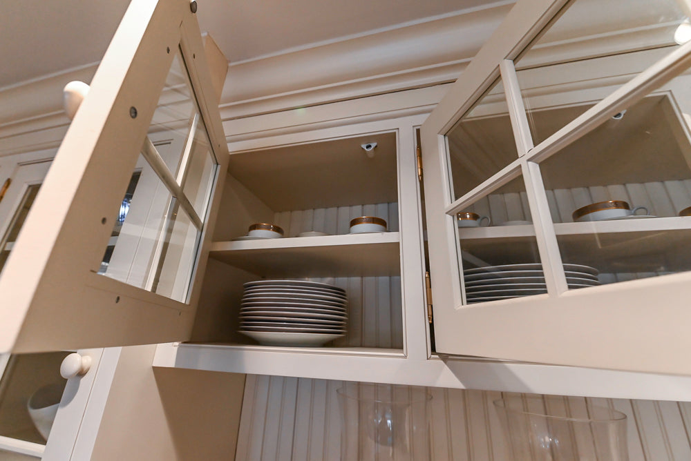 Heritage Traditional Creamy White Kitchen with Island, Marble Countertops and Appliances