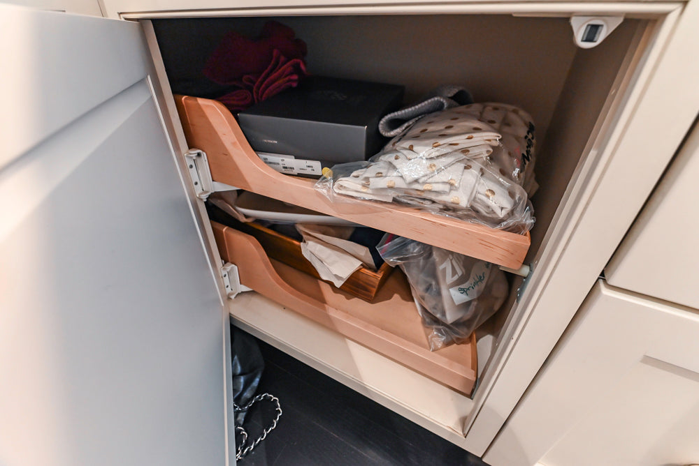 Heritage Traditional Creamy White Kitchen with Island, Marble Countertops and Appliances