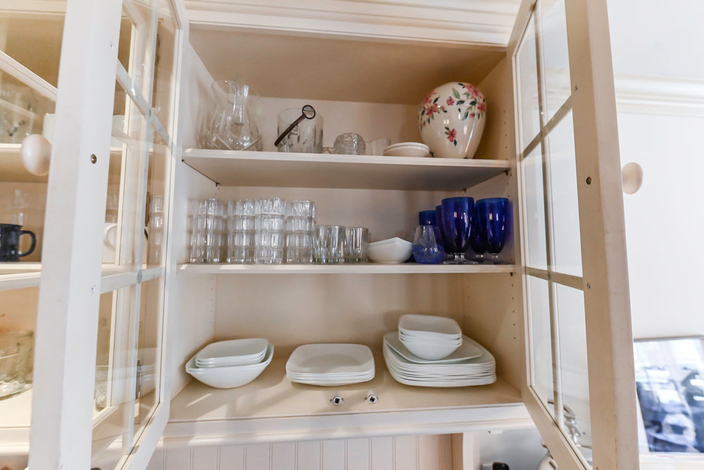 Heritage Traditional Creamy White Kitchen with Island, Marble Countertops and Appliances
