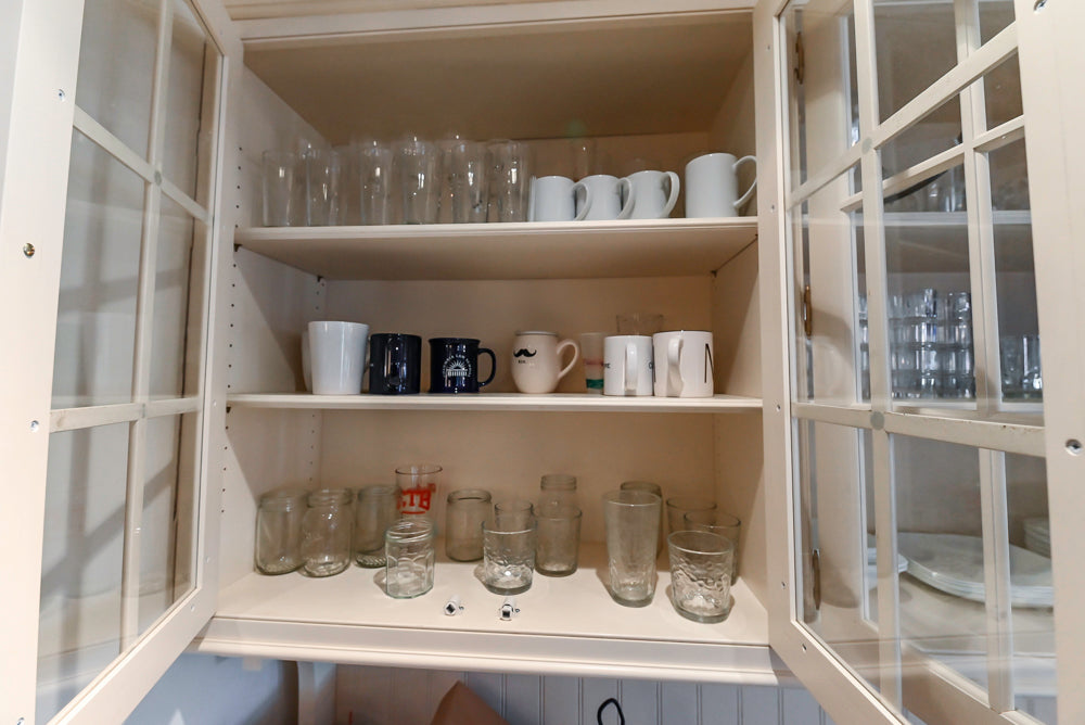 Heritage Traditional Creamy White Kitchen with Island, Marble Countertops and Appliances