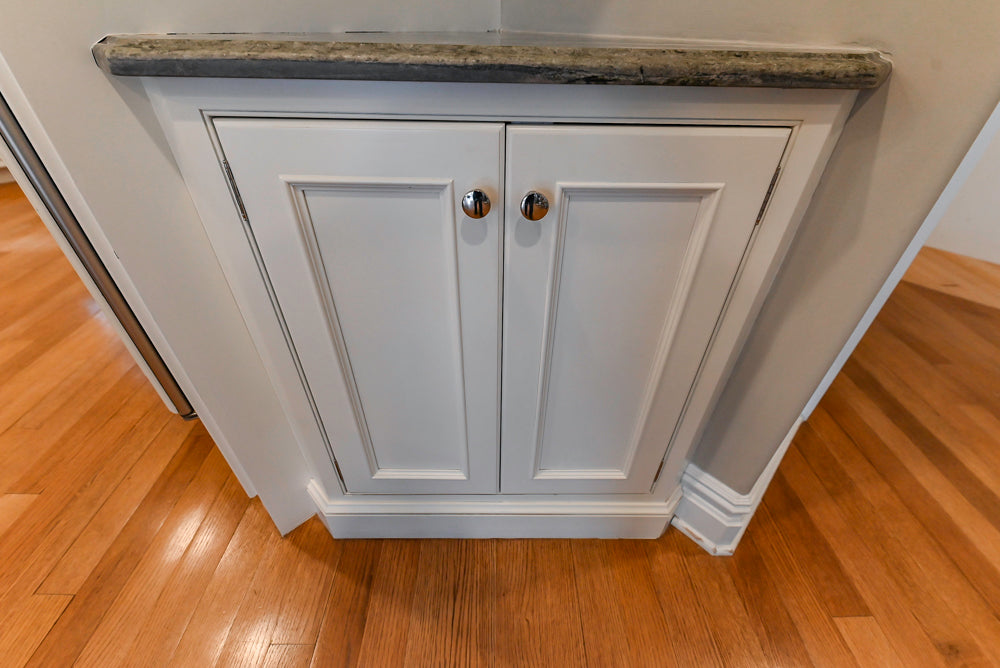 Kountry Kraft Traditional White Kitchen with Island, Granite Countertops & Appliances