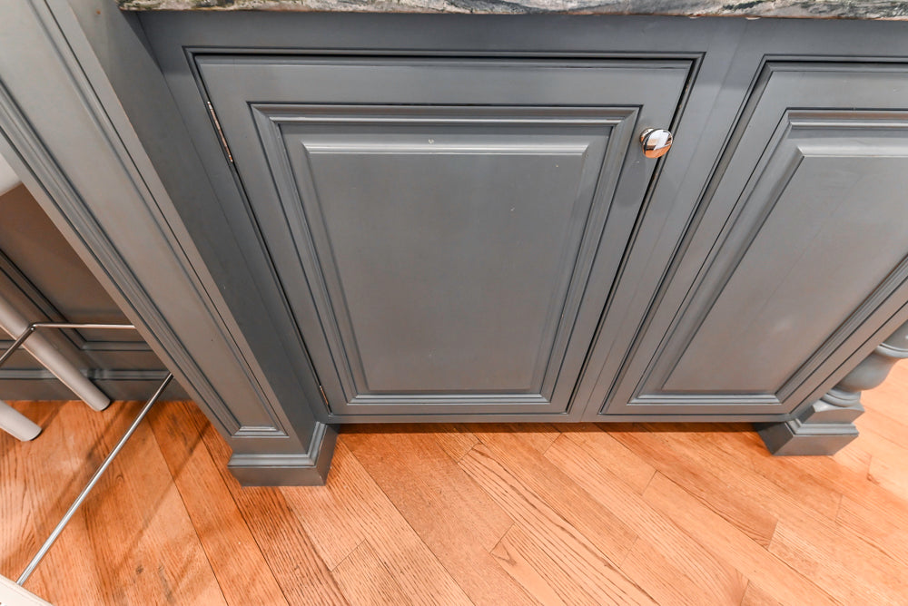 Kountry Kraft Traditional White Kitchen with Island, Granite Countertops & Appliances