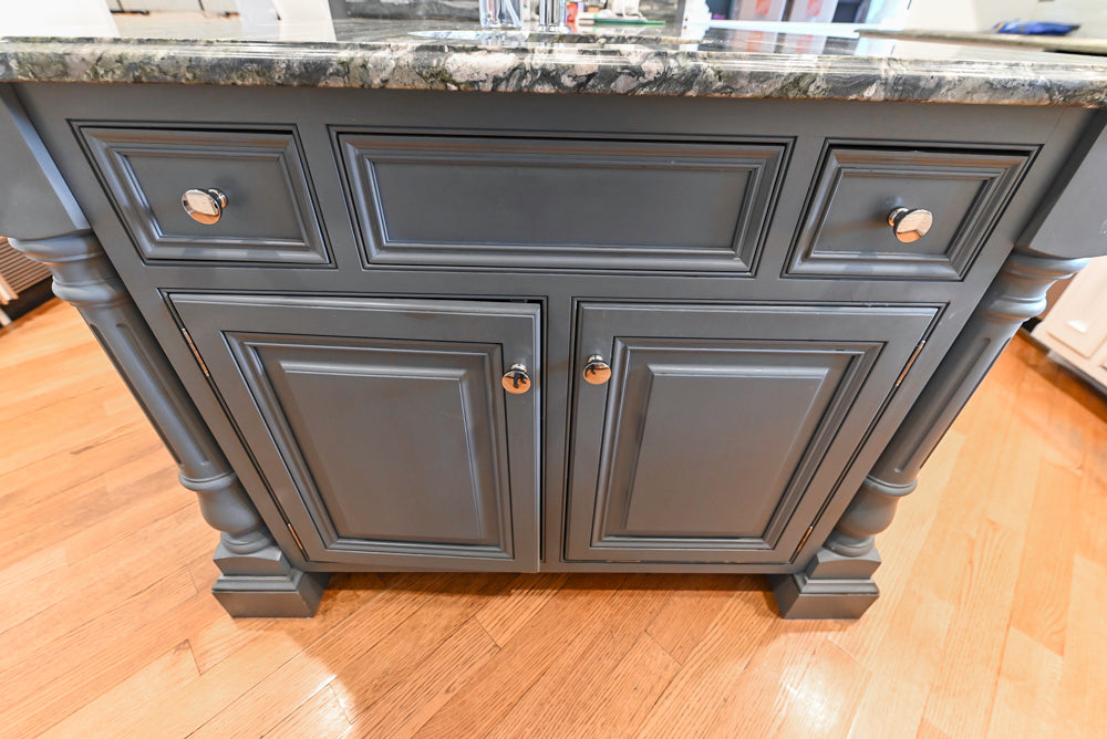 Kountry Kraft Traditional White Kitchen with Island, Granite Countertops & Appliances