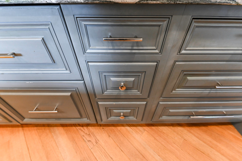 Kountry Kraft Traditional White Kitchen with Island, Granite Countertops & Appliances