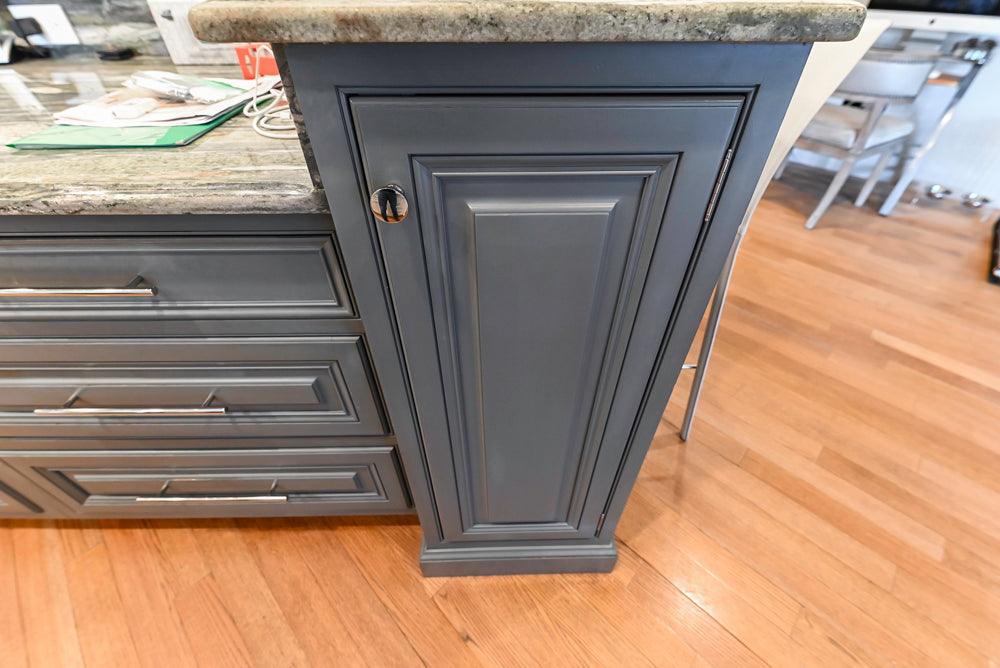 Kountry Kraft Traditional White Kitchen with Island, Granite Countertops & Appliances