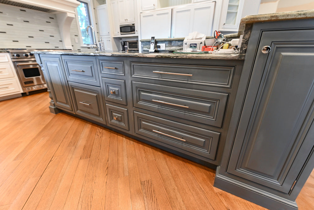 Kountry Kraft Traditional White Kitchen with Island, Granite Countertops & Appliances