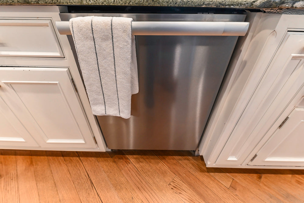 Kountry Kraft Traditional White Kitchen with Island, Granite Countertops & Appliances