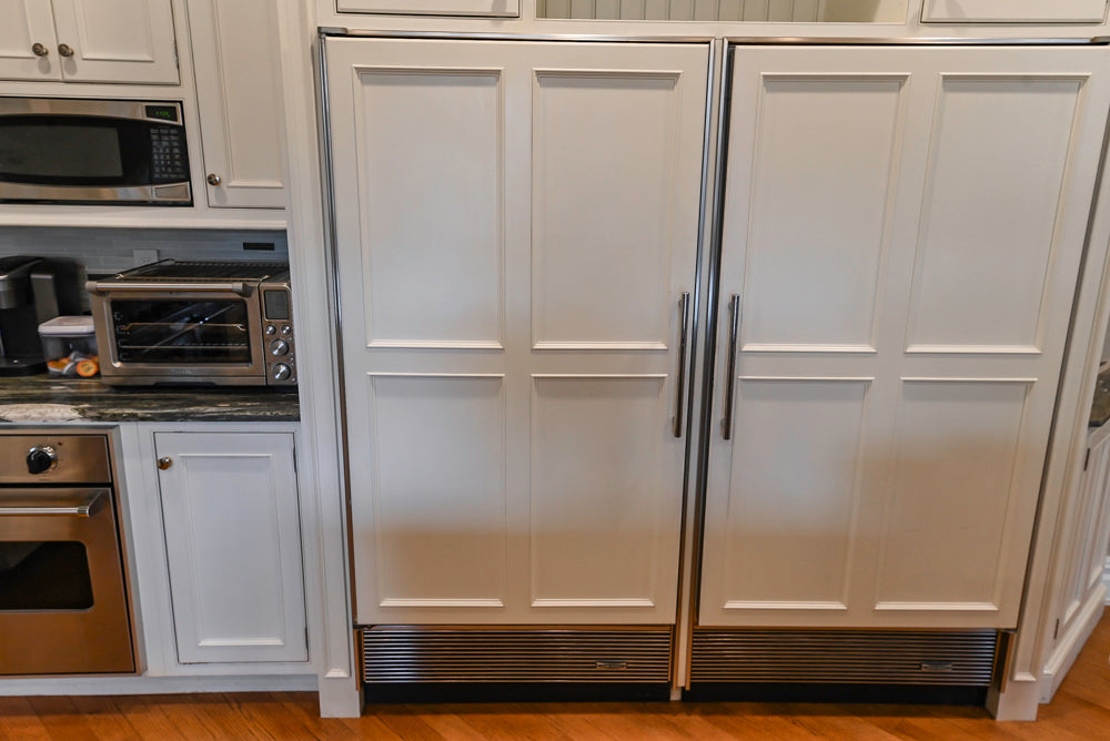 Kountry Kraft Traditional White Kitchen with Island, Granite Countertops & Appliances