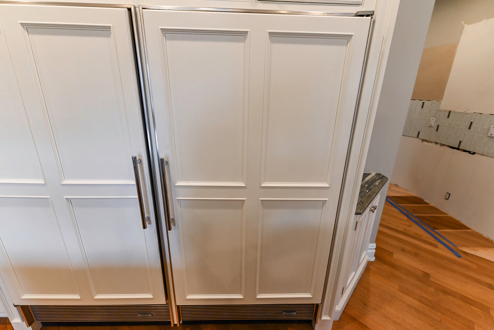 Kountry Kraft Traditional White Kitchen with Island, Granite Countertops & Appliances