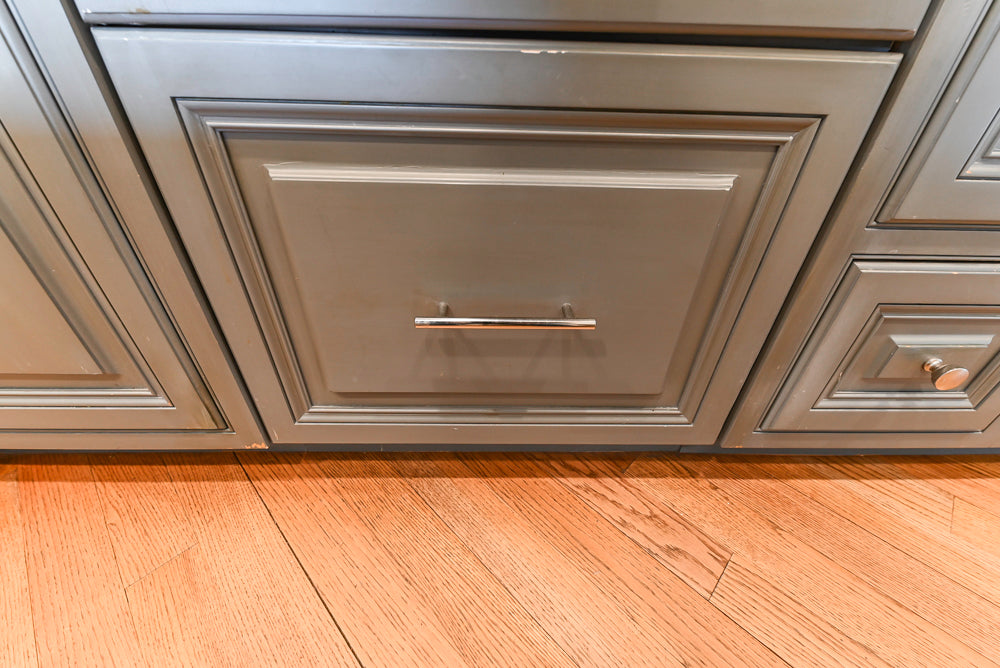 Kountry Kraft Traditional White Kitchen with Island, Granite Countertops & Appliances