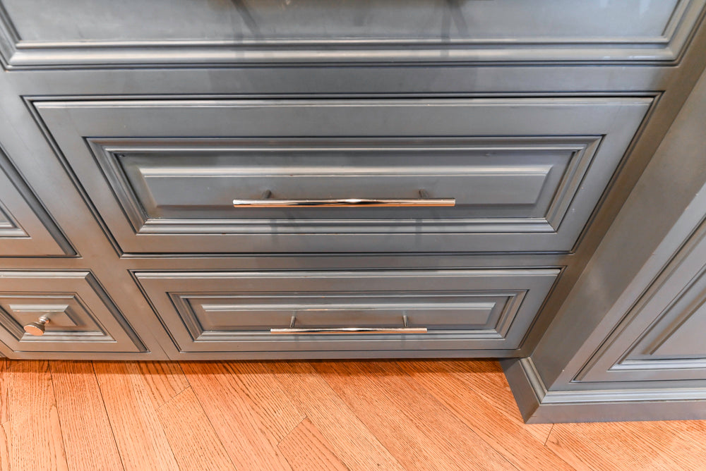 Kountry Kraft Traditional White Kitchen with Island, Granite Countertops & Appliances