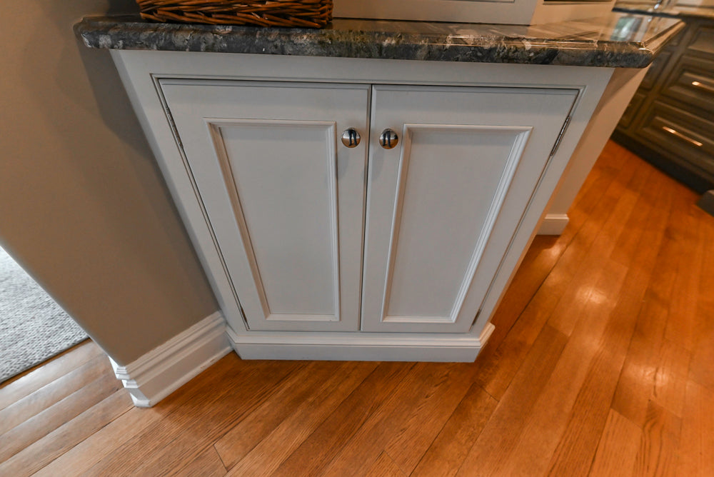 Kountry Kraft Traditional White Kitchen with Island, Granite Countertops & Appliances