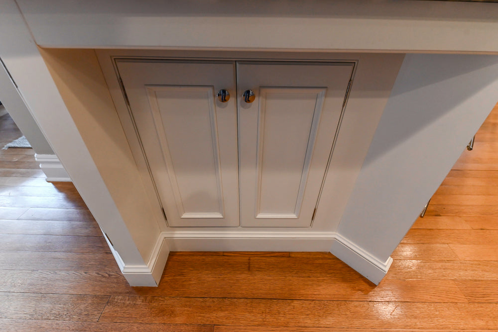 Kountry Kraft Traditional White Kitchen with Island, Granite Countertops & Appliances