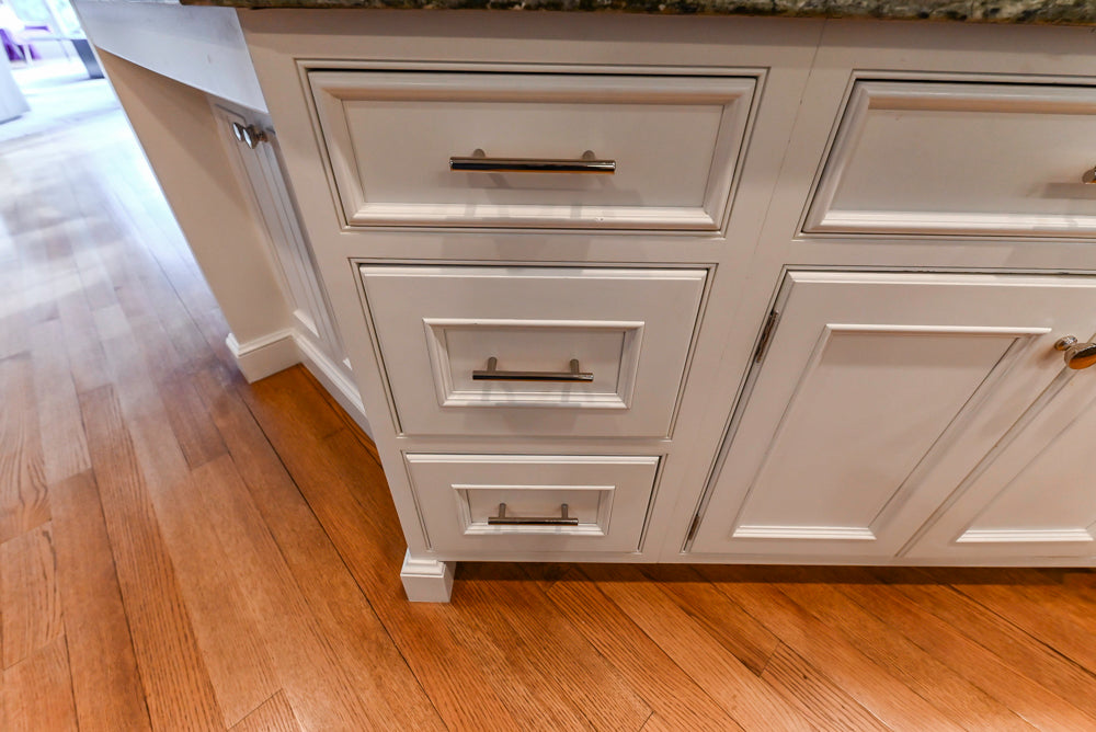 Kountry Kraft Traditional White Kitchen with Island, Granite Countertops & Appliances