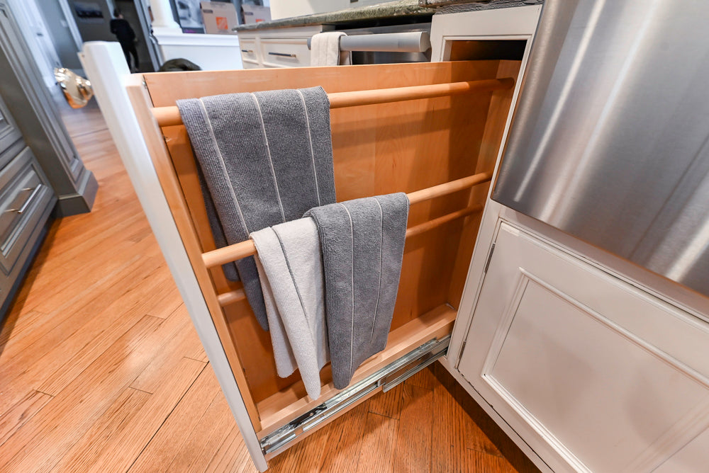 Kountry Kraft Traditional White Kitchen with Island, Granite Countertops & Appliances