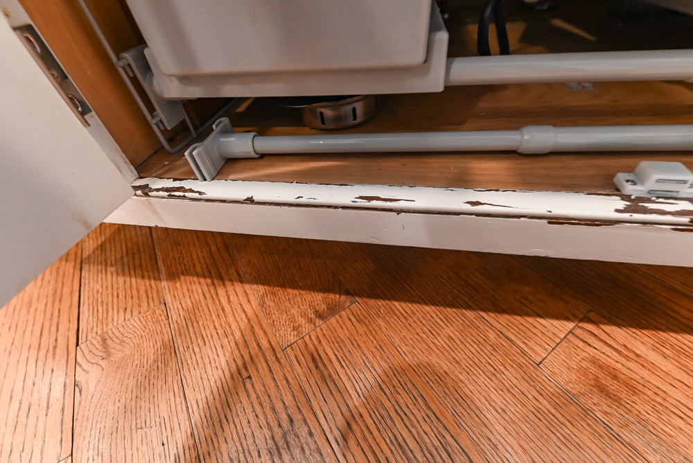 Kountry Kraft Traditional White Kitchen with Island, Granite Countertops & Appliances