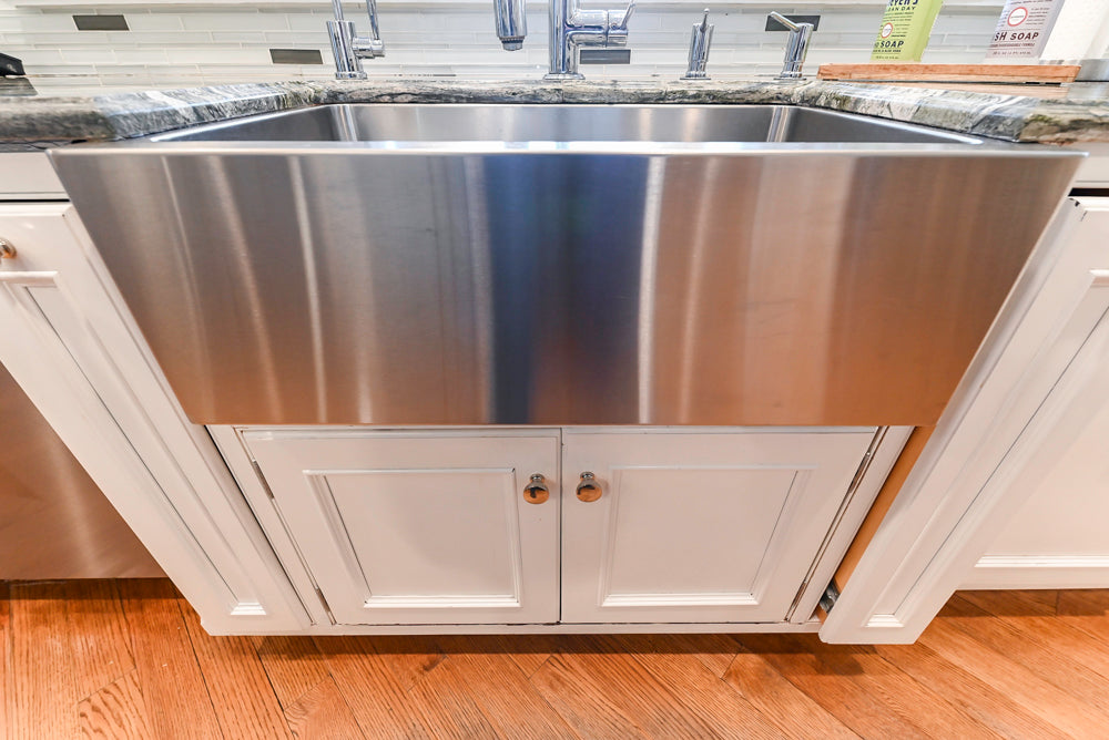 Kountry Kraft Traditional White Kitchen with Island, Granite Countertops & Appliances