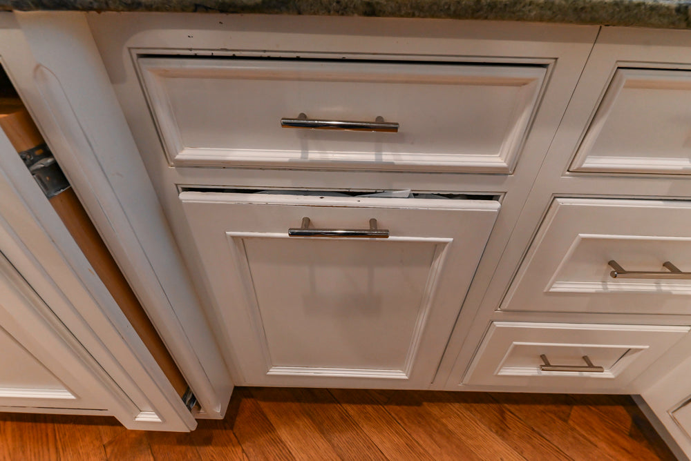 Kountry Kraft Traditional White Kitchen with Island, Granite Countertops & Appliances