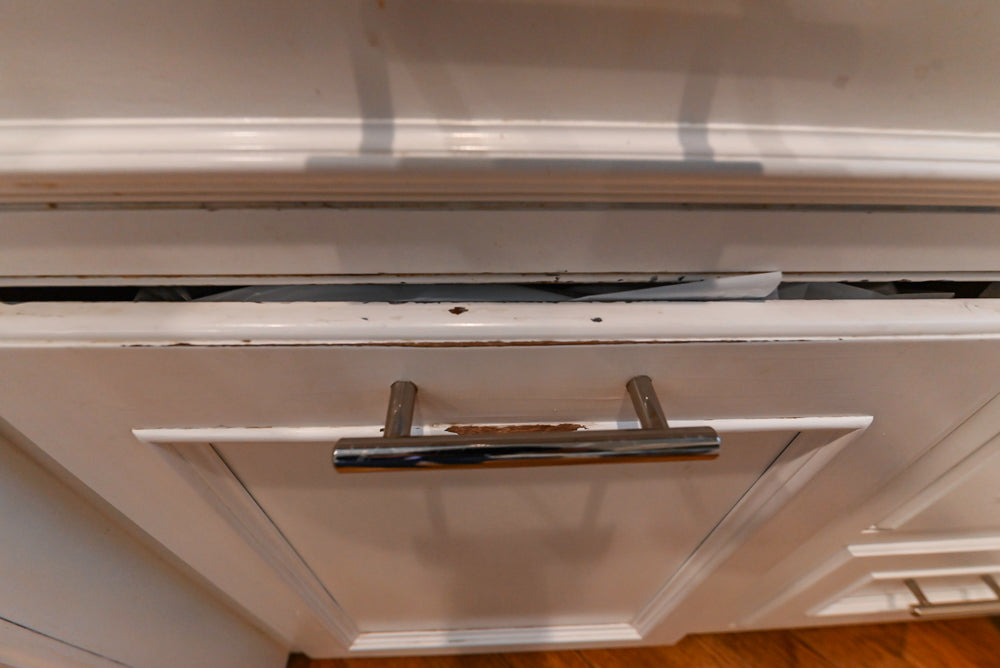 Kountry Kraft Traditional White Kitchen with Island, Granite Countertops & Appliances