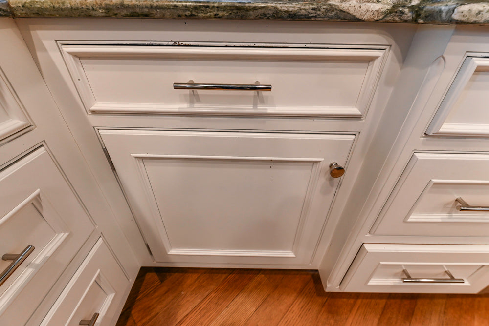 Kountry Kraft Traditional White Kitchen with Island, Granite Countertops & Appliances