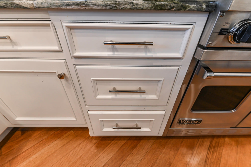 Kountry Kraft Traditional White Kitchen with Island, Granite Countertops & Appliances