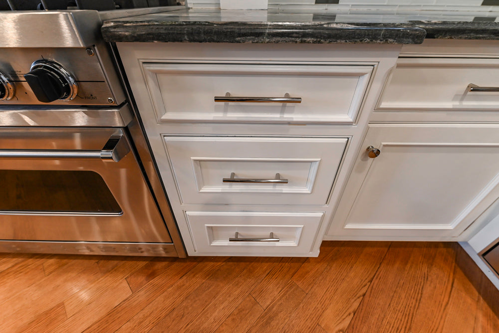 Kountry Kraft Traditional White Kitchen with Island, Granite Countertops & Appliances