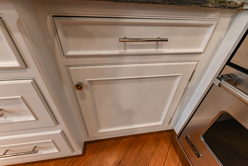 Kountry Kraft Traditional White Kitchen with Island, Granite Countertops & Appliances