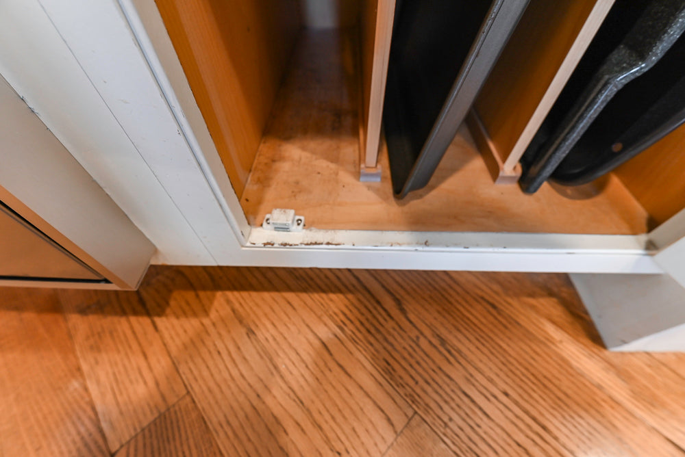 Kountry Kraft Traditional White Kitchen with Island, Granite Countertops & Appliances