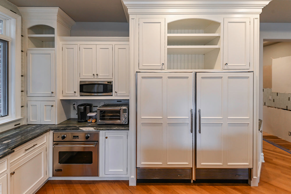 Kountry Kraft Traditional White Kitchen with Island, Granite Countertops & Appliances