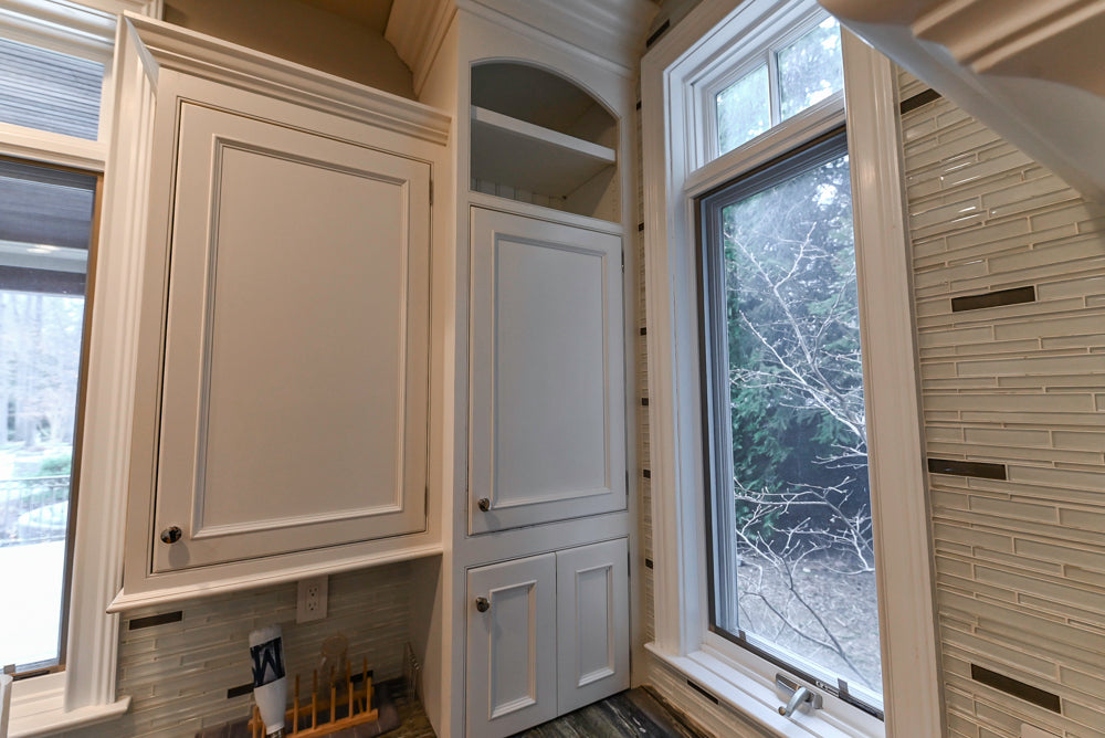 Kountry Kraft Traditional White Kitchen with Island, Granite Countertops & Appliances