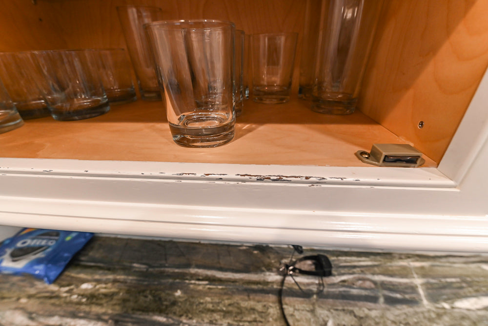 Kountry Kraft Traditional White Kitchen with Island, Granite Countertops & Appliances