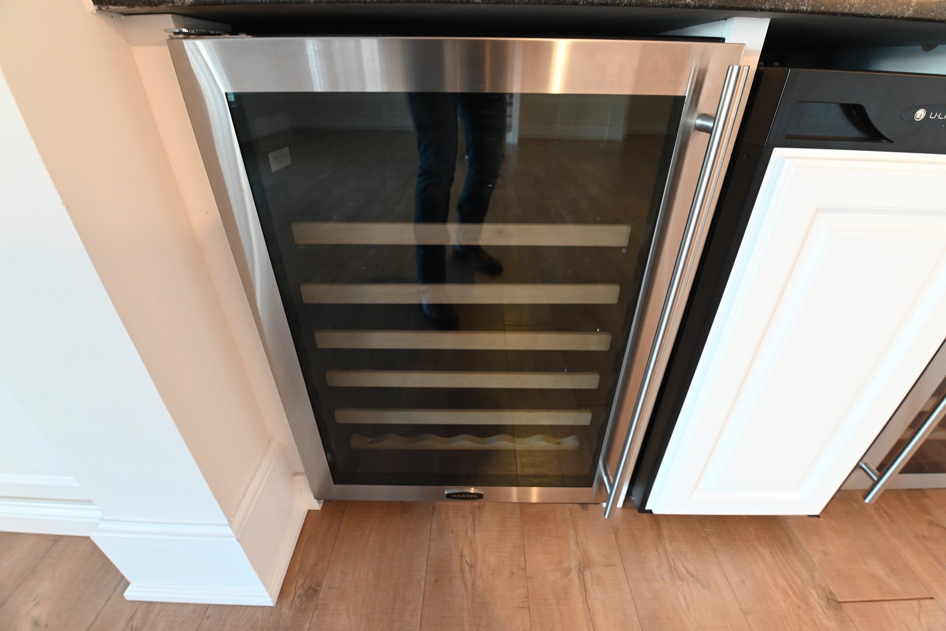 Marvel 61WCMBSGL 24" Stainless Steel Single Zone Wine Cooler